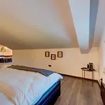 Black Box Apartment *