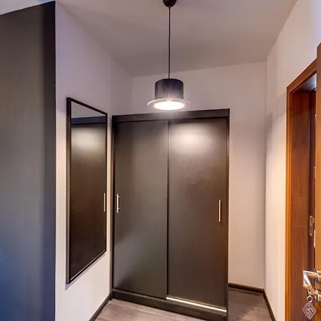 Apartament Black Box *